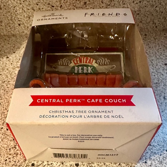 HALLMARK Central Perk~Friend’s TV show coffee house couch HANGING ORNAMENT NEW - Picture 11 of 16